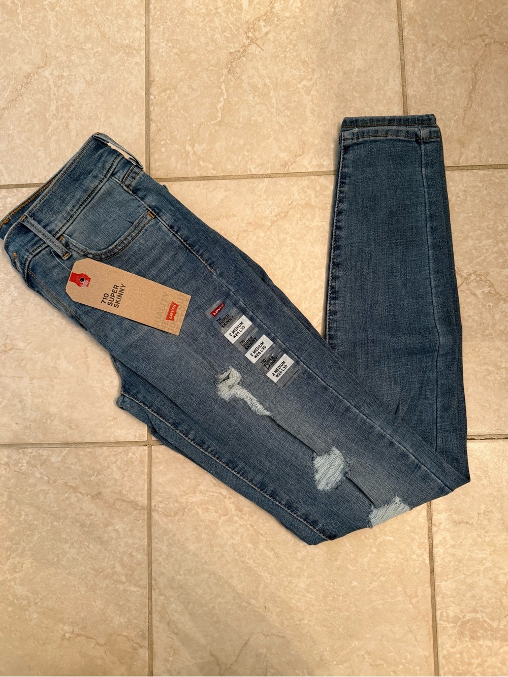 Levi ‘s 710 Super Skinny Mid Rise Slim Through Hip and Thigh Jeans